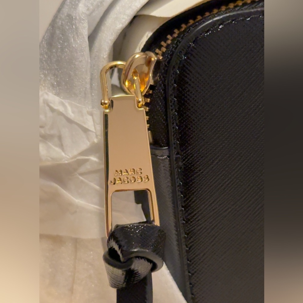 Marc Jacobs The Snapshot...$325 in store/online - Picture 10 of 17